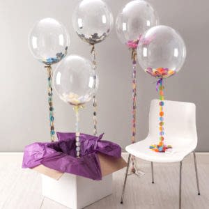 Шар bubbles с перьями заправленный гелием в студии Город друзей