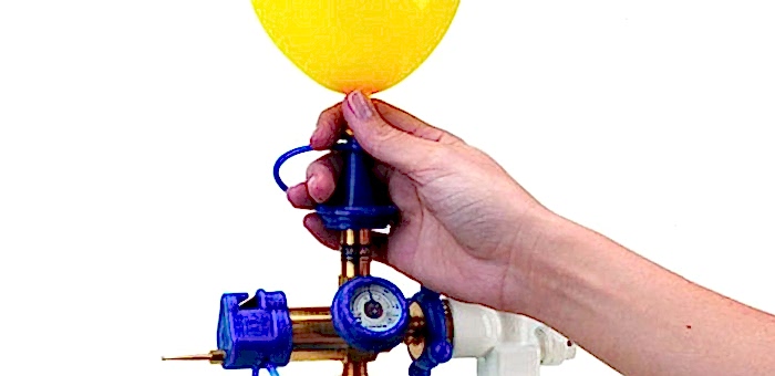 Zapravka-sharov-i-figur-geliem